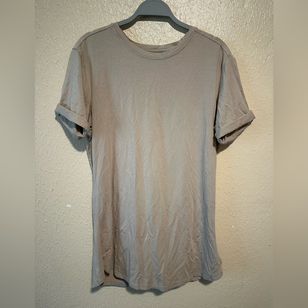 Alphalete Men’s shirt Size‎ Medium Workout Gym Running Lifting